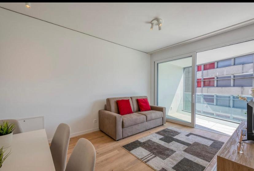 5 Rent Station Apartment