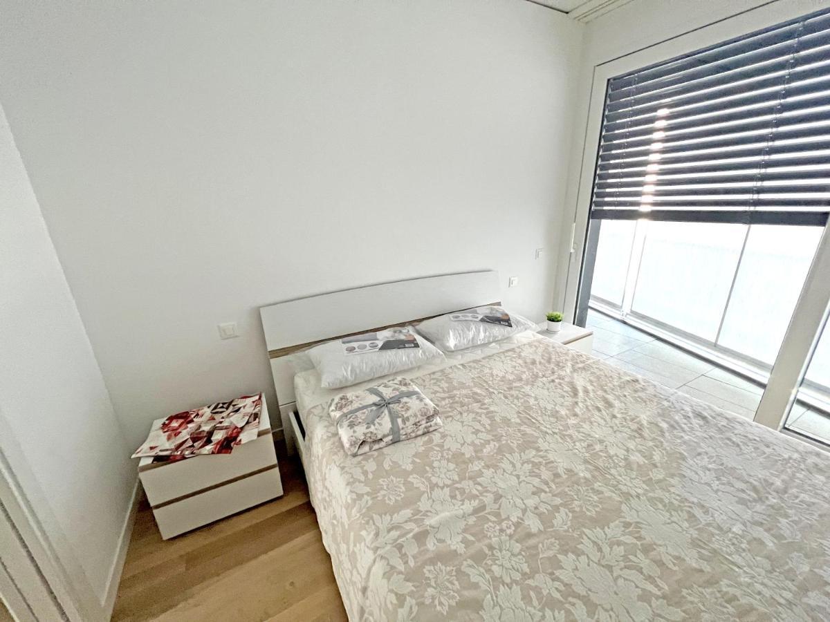 5 Rent Station Apartment *