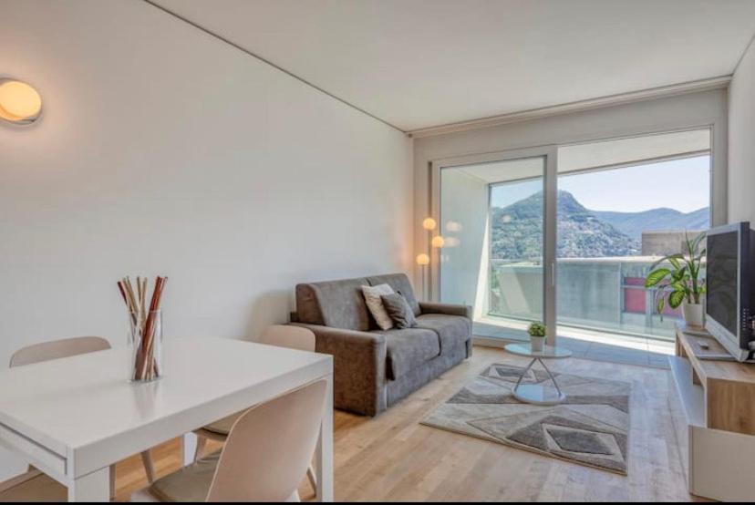 5 Rent Station Apartment *