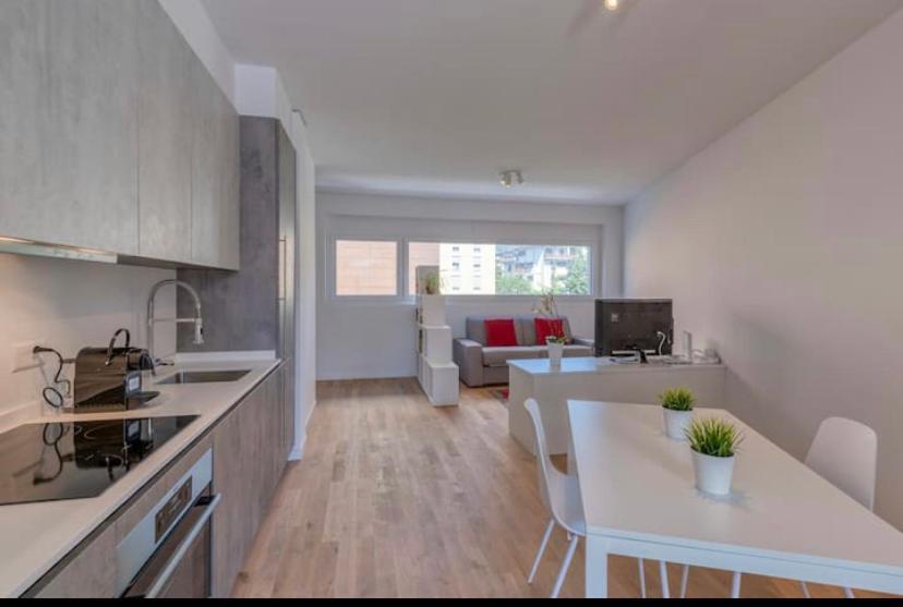 5 Rent Station Apartment *